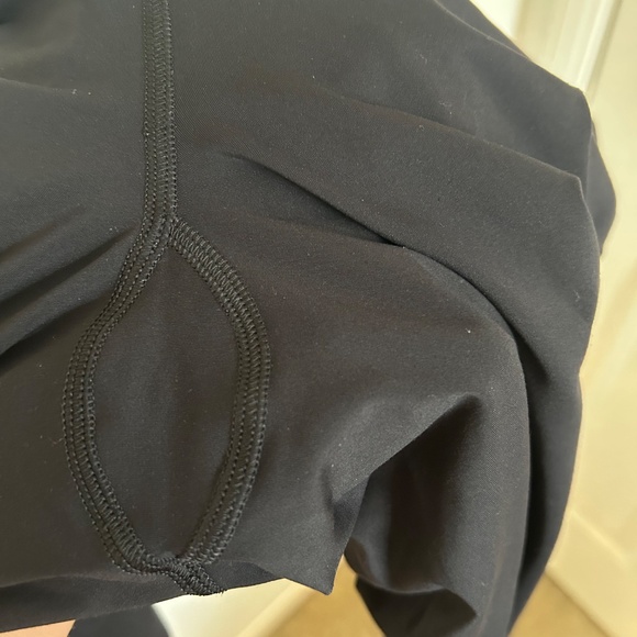 Lululemon Base Pace crop size 8 - Picture 6 of 7